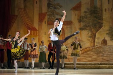 DNEPROPETROVSK, UKRAINE - 13 Haziran: Dnepropetrovsk Devlet Opera ve Bale Tiyatrosu üyeleri 13 Haziran 2012 'de Dnepropetrovsk, Ukrayna' da 