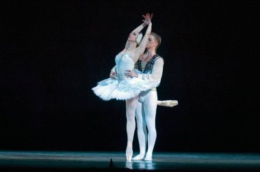 DNIPROPETROVSK, UKRAINE - 23 Nisan: Kuğu Gölü balesi Dnepropetrovsk Opera ve Bale Tiyatrosu tarafından 23 Nisan 2011 'de Dnipropetrovsk, Ukrayna' da sahnelendi.
