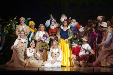 DNIPROPETROVSK, UKRAINE JANUARY 5: Dnepropetrovsk Devlet Opera ve Bale Tiyatrosu üyeleri 5 Ocak 2011 'de Dnipropetrovsk, Ukrayna' da 