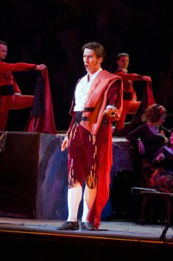 DNIPROPETROVSK, UKRAINE 3 Haziran: Dnepropetrovsk Devlet Opera ve Bale Tiyatrosu üyeleri 3 Haziran 2011 'de Dnipropetrovsk, Ukrayna' da 