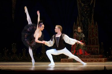DNIPROPETROVSK, UKRAINE - 23 Nisan: Kuğu Gölü balesi Dnepropetrovsk Opera ve Bale Tiyatrosu tarafından 23 Nisan 2011 'de Dnipropetrovsk, Ukrayna' da sahnelendi..