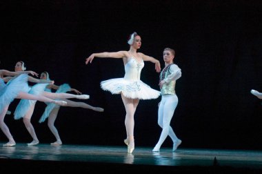 DNIPROPETROVSK, UKRAINE - 23 Nisan: Kuğu Gölü balesi Dnepropetrovsk Opera ve Bale Tiyatrosu tarafından 23 Nisan 2011 'de Dnipropetrovsk, Ukrayna' da sahnelendi.