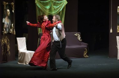 DNEPROPETROVSK, UKRAINE - 5 Ekim: Dnepropetrovsk Devlet Tiyatrosu Üyeleri 5 Ekim 2012 'de Dnepropetrovsk, Ukrayna' da 