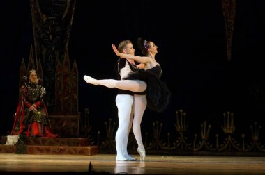 DNIPROPETROVSK, UKRAINE - 23 Nisan: Kuğu Gölü balesi Dnepropetrovsk Opera ve Bale Tiyatrosu tarafından 23 Nisan 2011 'de Dnipropetrovsk, Ukrayna' da sahnelendi..