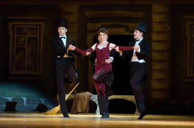 DNEPROPETROVSK, UKRAINE - 12 Mayıs: Dnepropetrovsk Devlet Opera ve Bale Tiyatrosu üyeleri 12 Mayıs 2011 'de Dnepropetrovsk, Ukrayna' da 