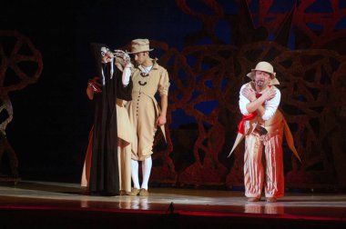 DNIPROPETROVSK, UKRAINE JANUARY 5: Dnepropetrovsk Devlet Opera ve Bale Tiyatrosu üyeleri 5 Ocak 2011 'de Dnipropetrovsk, Ukrayna' da 