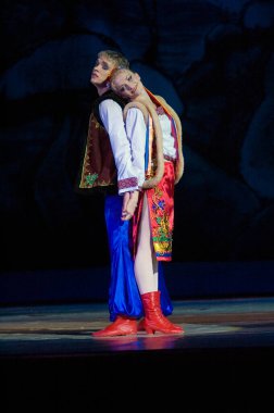 DNEPROPETROVSK, UKRAINE - 13 Ocakta Ukrayna 'nın Dnepropetrovsk şehrinde 13 Ocak 2012' de Dnepropetrovsk Opera ve Bale Tiyatrosu tarafından sahnelenen Noel balesinden bir gece önce 