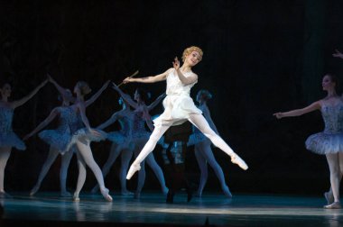 DNEPROPETROVSK, UKRAINE - 13 Haziran: Dnepropetrovsk Devlet Opera ve Bale Tiyatrosu üyeleri 13 Haziran 2012 'de Dnepropetrovsk, Ukrayna' da 