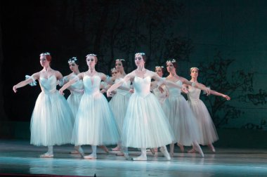 DNEPROPETROVSK, UKRAINE - 25 Mart: Dnepropetrovsk Devlet Opera ve Bale Tiyatrosu üyeleri 25 Mart 2012 'de Dnepropetrovsk, Ukrayna' da 