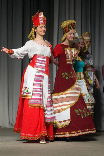 Dnepropetrovsk Ucrânia Março Crianças Ucranianas Demonstram Roupas Para Jovens Não — Fotografia de Stock