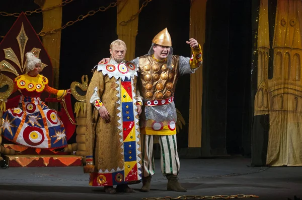 Dnepropetrowsk Ukraine Grudzień Członkowie Państwowego Rosyjskiego Teatru Dramatycznego Dniepropietrowsku Wykonać — Zdjęcie stockowe