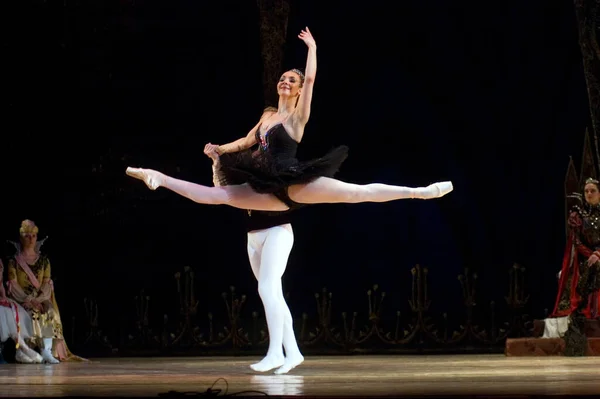 Dnipropetrovsk Ucrania Abril Ballet Swan Lake Interpretado Por Dnepropetrovsk Opera — Foto de Stock