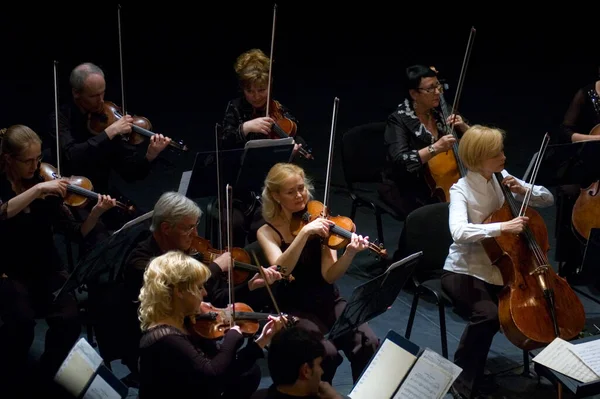 Dnipropetrovsk Ukraine Juni Vier Seizoenen Kamerorkest Hoofddirigent Dmitry Logvin Speelde — Stockfoto