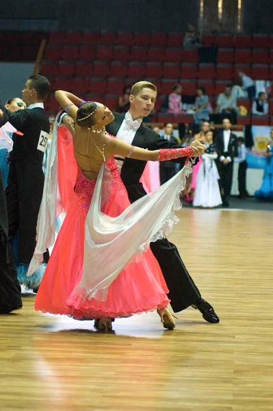 Dnipropetrovsk Ucrânia Setembro Casal Dança Não Identificado Uma Pose Dança — Fotografia de Stock