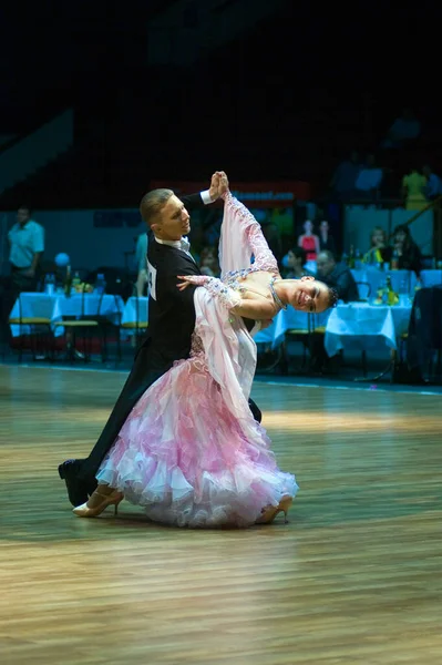 Dnipropetrovsk Ucraina Settembre Una Coppia Danza Non Identificata Posa Ballo — Foto Stock