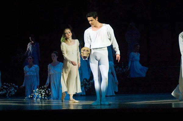 Dnepropetrovsk Ukraine Kwiecień Członkowie Dniepropietrowskiego Teatru Opery Baletu Wykonują Romeo — Zdjęcie stockowe
