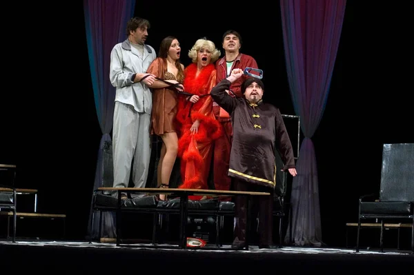 Dnepropetrovsk Ukraine Styczeń Członkowie Dniepropietrowskiego Państwowego Rosyjskiego Teatru Dramatycznego Wykonują — Zdjęcie stockowe