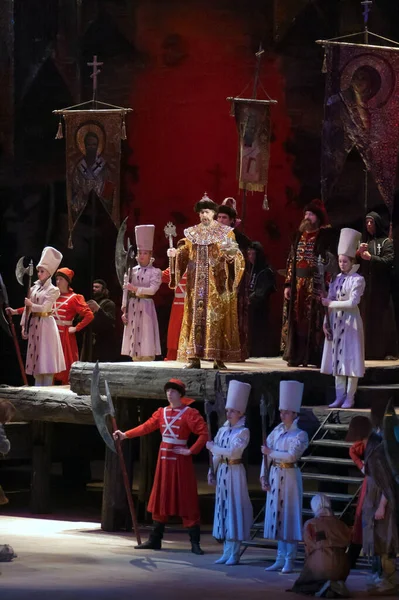 Dnipropetrowsk Ukraine Listopad Członkowie Dniepropietrowskiego Teatru Opery Baletu Wykonują Borys — Zdjęcie stockowe