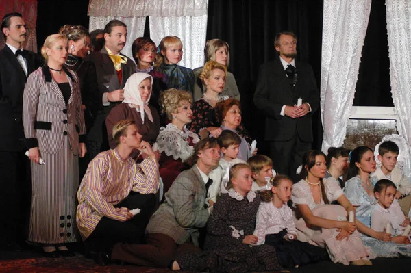 Dnipropetrowsk Ukraine Czerwiec Członkowie Dniepropietrowskiego Państwowego Rosyjskiego Teatru Dramatycznego Wykonują — Zdjęcie stockowe