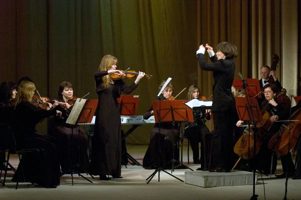 Dnipropetrovsk Fevereiro Ucrânia Violinista Bohdana Pivnenko Orquestra Sinfônica Maestro Principal — Fotografia de Stock