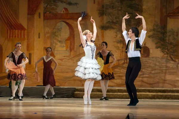 Dnepropetrovsk Ukraine Juni Leden Van Staatsopera Het Ballet Van Dnepropetrovsk — Stockfoto