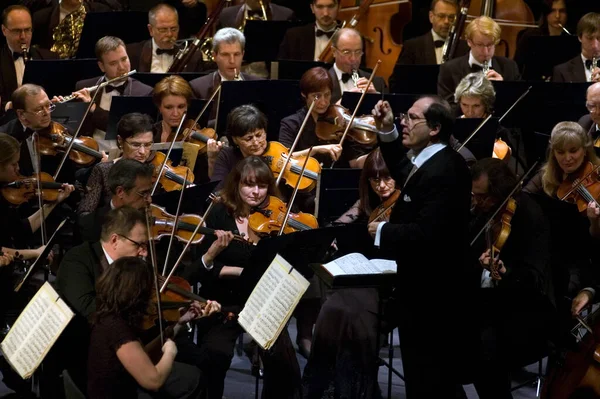 DNEPROPETROVSK, UKRAINE-ECTOBER 31: Moskova Devlet Akademik Senfoni Orkestrası