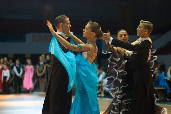 Dnipropetrovsk Ucrânia Setembro Casal Dança Não Identificado Uma Pose Dança — Fotografia de Stock