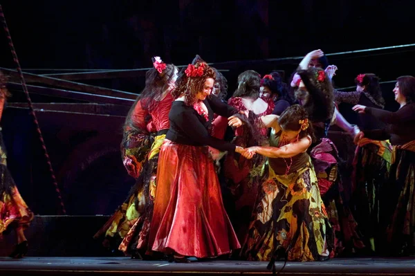 Dnipropetrowsk Ukraine Czerwiec Członkowie Dniepropietrowskiego Teatru Opery Baletu Państwowego Wykonują — Zdjęcie stockowe