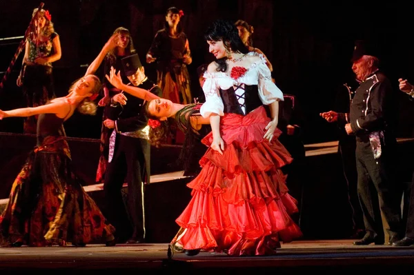 Dnipropetrovsk Ukraine June Members Dnepropetrovsk State Opera Ballet Theatre Perform — Stock Photo, Image