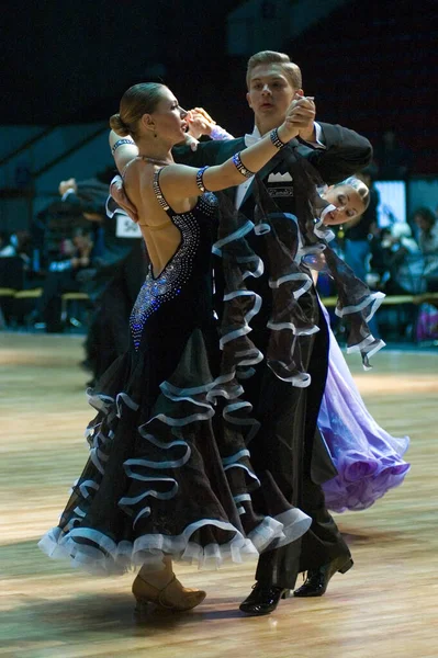 Dnipropetrovsk Ucrânia Setembro Casal Dança Não Identificado Uma Pose Dança — Fotografia de Stock