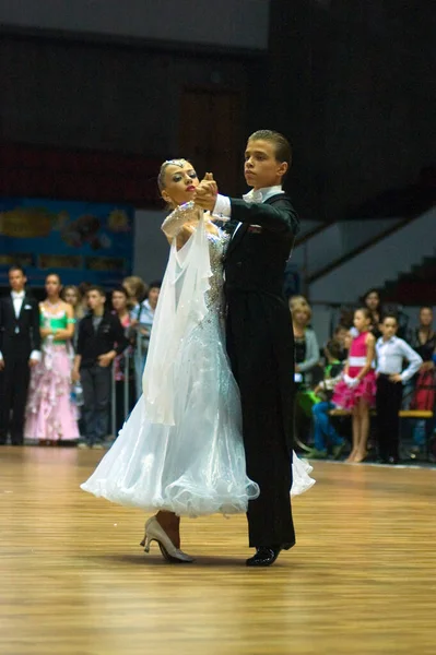 Dnipropetrovsk Ucraina Settembre Una Coppia Danza Non Identificata Posa Ballo — Foto Stock