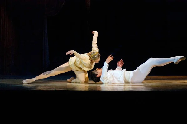 Dnepropetrovsk Ukraine April Leden Van Staatsopera Het Ballet Van Dnepropetrovsk — Stockfoto