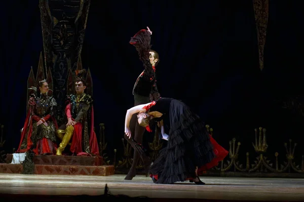 Dnipropetrovsk Ukrajna Április Hattyúk Tava Balett Által Előadott Dnyipropetrovszk Opera — Stock Fotó