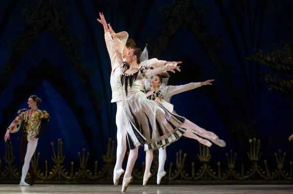 Dnipropetrovsk Ukraine April Swan Lake Ballet Performed Dnepropetrovsk Opera Ballet — Stock Photo, Image