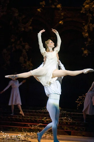 Dnepropetrovsk Ukraine April Members Dnepropetrovsk State Opera Ballet Theatre Perform — Stock Photo, Image