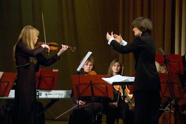 Dnipropetrovsk Fevereiro Ucrânia Violinista Bohdana Pivnenko Orquestra Sinfônica Maestro Principal — Fotografia de Stock