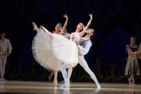 Dnipropetrovsk Ukraine April Swan Lake Ballet Performed Dnepropetrovsk Opera Ballet — Stock Photo, Image