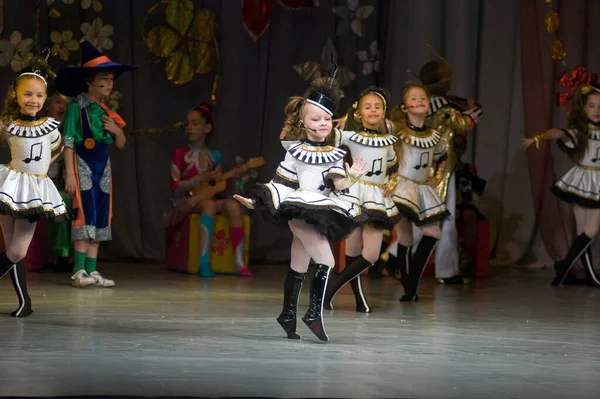 Dnepropetrovsk Ucrania Junio Niños Identificados Años Edad Realizan Espectáculo Musical —  Fotos de Stock