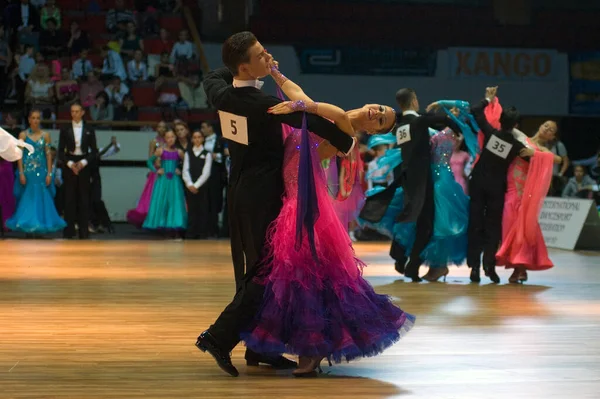 Dnipropetrovsk Ucraina Settembre Una Coppia Danza Non Identificata Posa Ballo — Foto Stock