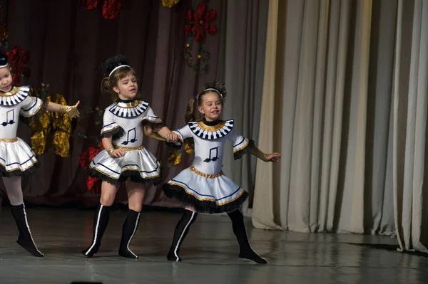 Dnepropetrovsk Ukraine Juni Oidentifierade Barn Åldrarna Utför Musikspektakel Neznaika Den — Stockfoto