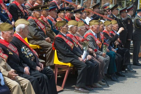 Dnepropetrovsk Ucraina Maggio Veterani Anziani Della Seconda Guerra Mondiale Seduti — Foto Stock