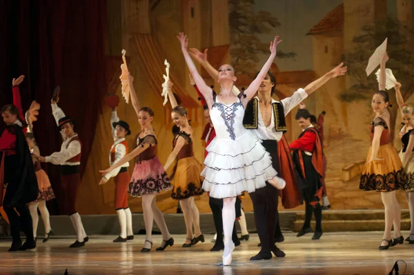 Dnepropetrovsk Ukraine Juni Leden Van Staatsopera Het Ballet Van Dnepropetrovsk — Stockfoto