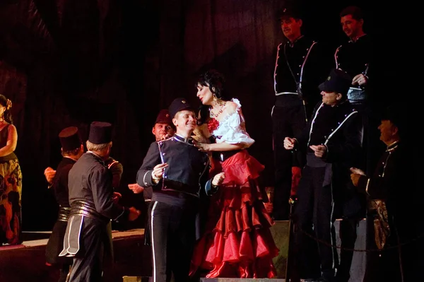 Dnipropetrowsk Ukraine Czerwiec Członkowie Dniepropietrowskiego Teatru Opery Baletu Państwowego Wykonują — Zdjęcie stockowe
