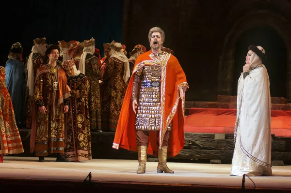 Dnipropetrovsk Ukraine 1月28 Dnepropetrovsk State Opera Ballet TheatreのメンバーがウクライナのDnipropetrovskで2012年1月28日に Prince Igor — ストック写真