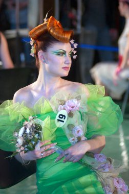 DNEPROPETROVSK, UKRAINE - 23 Mart 2007 'de Ukrayna' nın başkenti Dnepropetrovsk 'ta kuaförlük, manikür, manikür estetiği ve genç UKRAINE Yetenekleri dalında kulise hazırlanır.