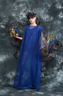 DNEPROPETROVSK, UKRAINE - 28 Mart 2008 'de Ukrayna' nın başkenti Dnepropetrovsk 'ta kuaförlük, tırnak estetiği dallarında kulise hazırlanır ve UKRAINE' ın Genç Yetenekleri 'ni çeker.