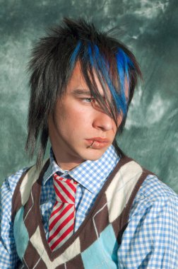 DNEPROPETROVSK, UKRAINE - 28 Mart 2008 'de Ukrayna' nın başkenti Dnepropetrovsk 'ta kuaförlük, tırnak estetiği dallarında kulise hazırlanır ve UKRAINE' ın Genç Yetenekleri 'ni çeker.