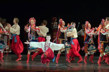 DNIPROPETROVSK, UKRAINE - 3 Nisan 2016: Folklor Topluluğu Üyeleri
