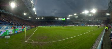 DNEPROPETROVSK, UKRAINE - 6 Nisan 2013 'te Ukrayna Şampiyonası maçında Dnipro Stadyumu FC Dnepr-FC Vorskla maçı sırasında Dnepropetrovsk, Ukrayna