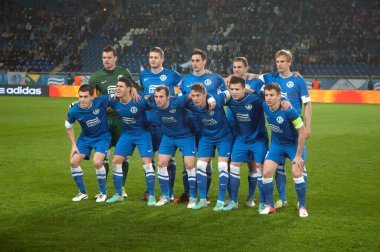 DNIPROPETROVSK, UKRAINE - 6 Aralık 2012 tarihinde UEFA Avrupa Ligi FC Dnipro FC AIK 'e karşı Ukrayna' nın başkenti Dnipropetrovsk 'ta oynanan maçtan önce Futbol Kulübü Dnipro Takımı